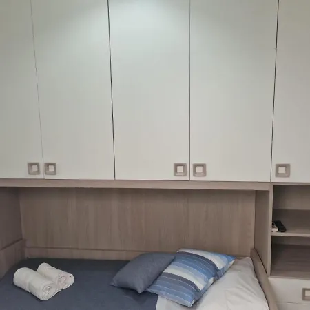Holiday home Giuchi Avola